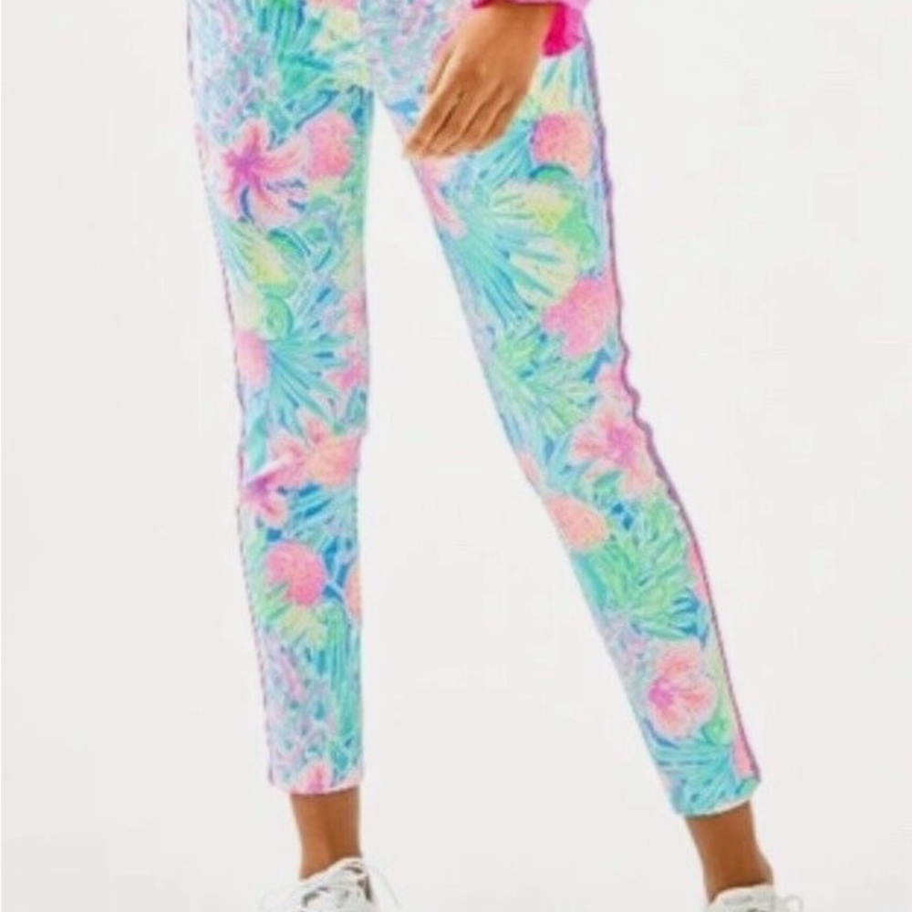 ISO: Lilly Pulitzer Corso Golf Pant Swizzle In size 10or 12